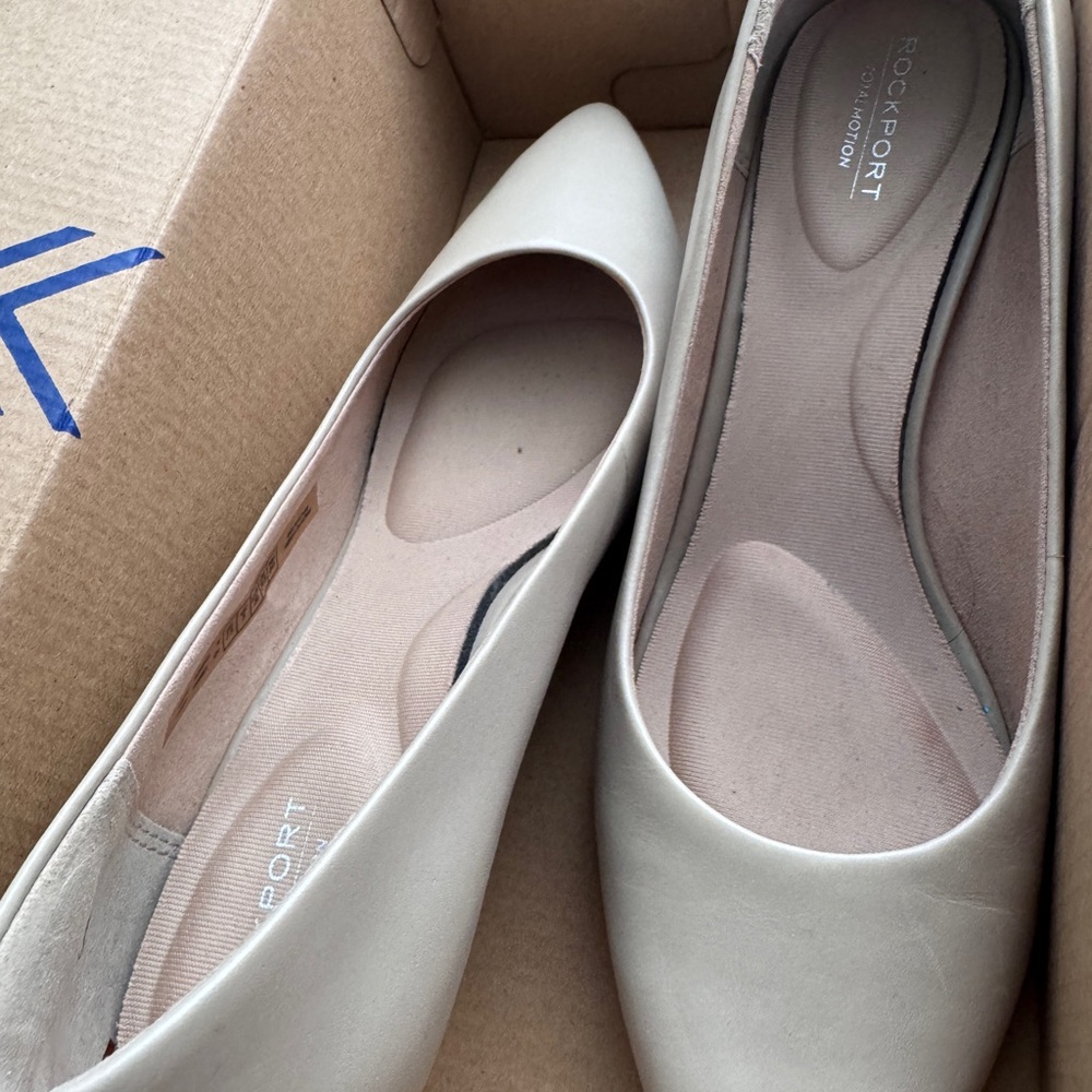 New Rockport Women's “heel” very low heel